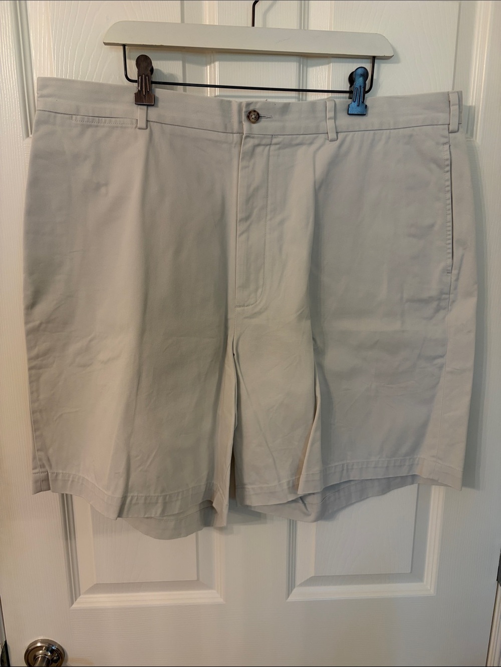 Daniel Cremieux Men's Flat-Front Shorts in Light Khaki